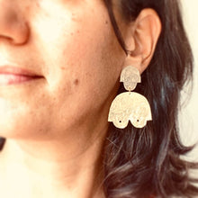 Load image into Gallery viewer, La femme, Hand hammered earrings